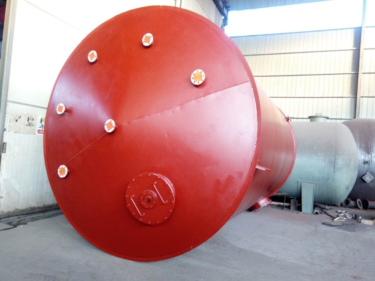 如何保證襯塑設(shè)備的防火性能？